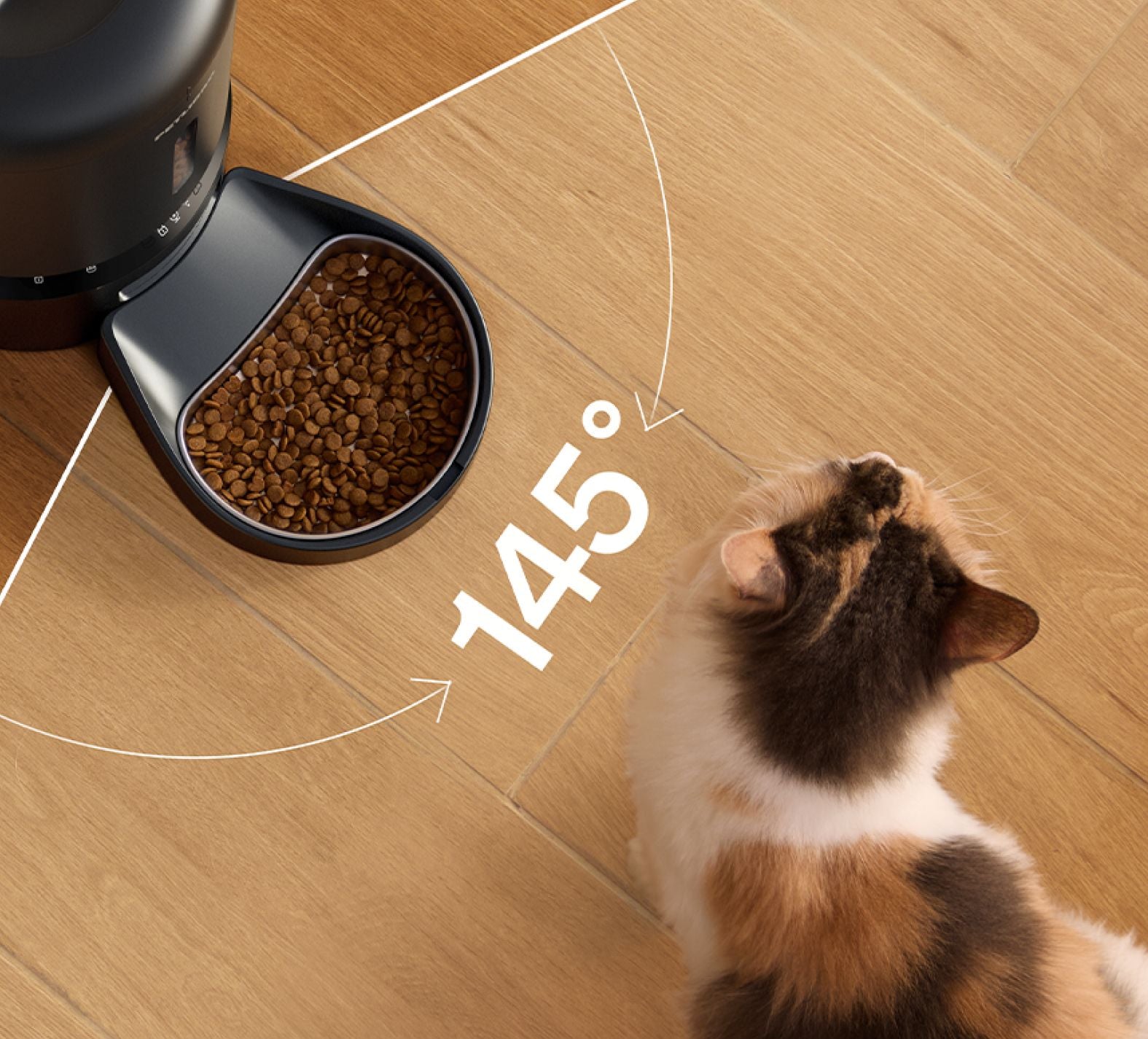 Petlibro PETLIBRO animal de compagnie: chat près d’un distributeur automatique de nourriture noir; mention 145°, fontaine à eau et bac à litière.